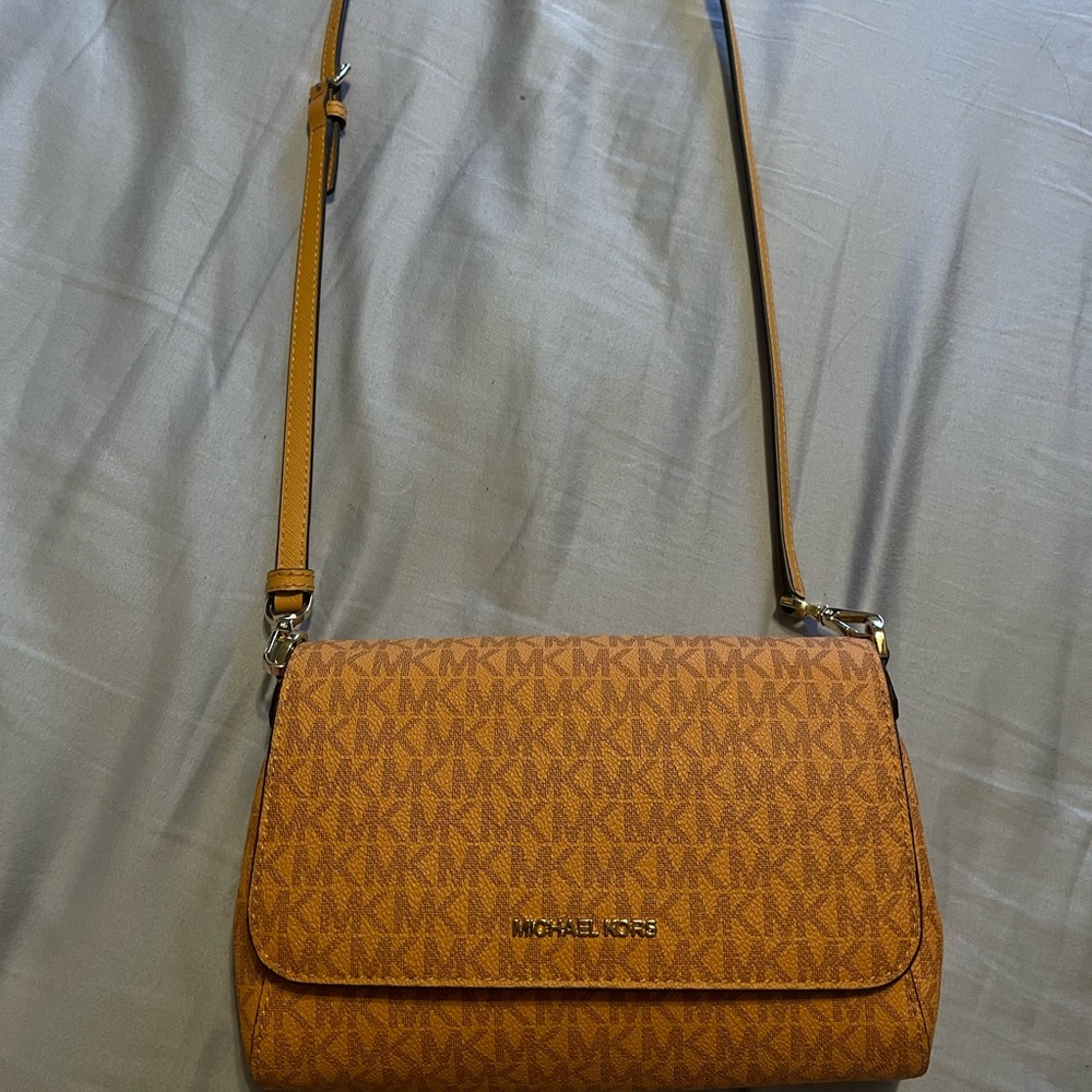 Michael kors crossbody bag.